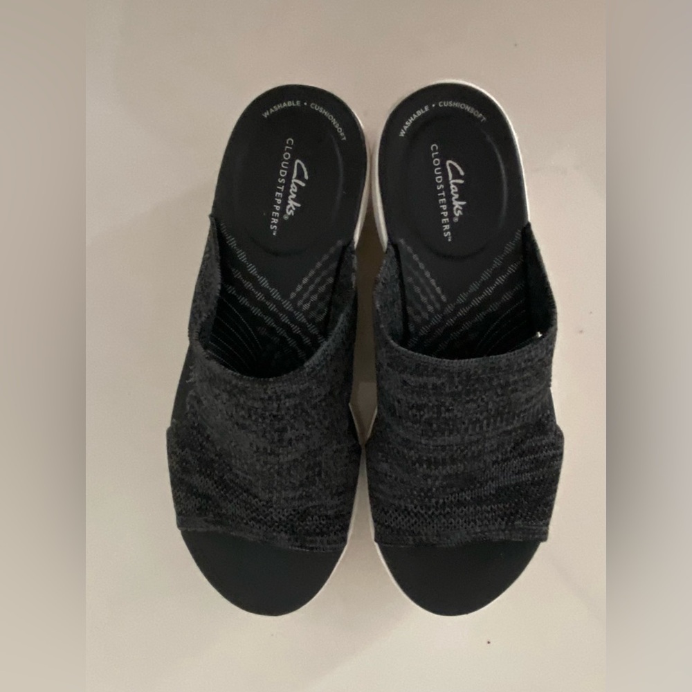 Clarks Women's Gray Knit Mules